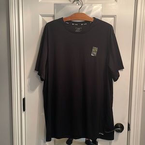 New TEK Gear short sleeved shirt with moisture wicking. Size XXL.